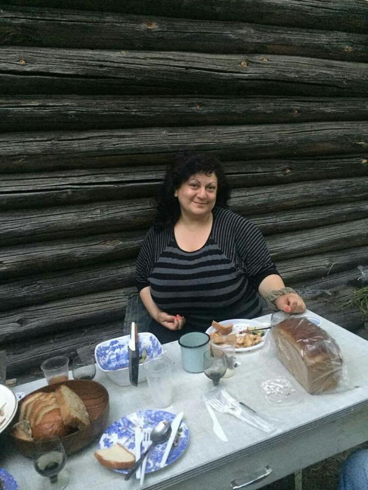 20P Busty Russian Woman 3664