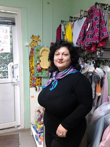 20P Busty Russian Woman 3664