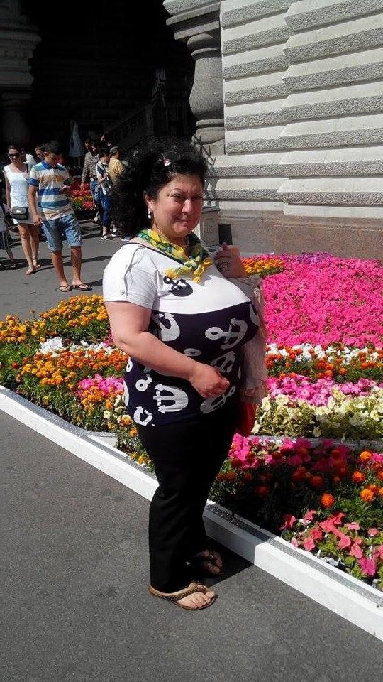 20P Busty Russian Woman 3664