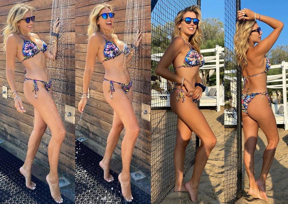 25P Greek Celebs During Summer Holidays (2020)