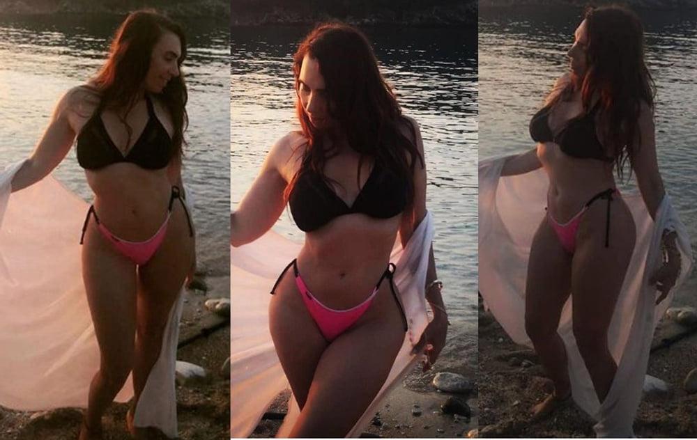 25P Greek Celebs During Summer Holidays (2020)