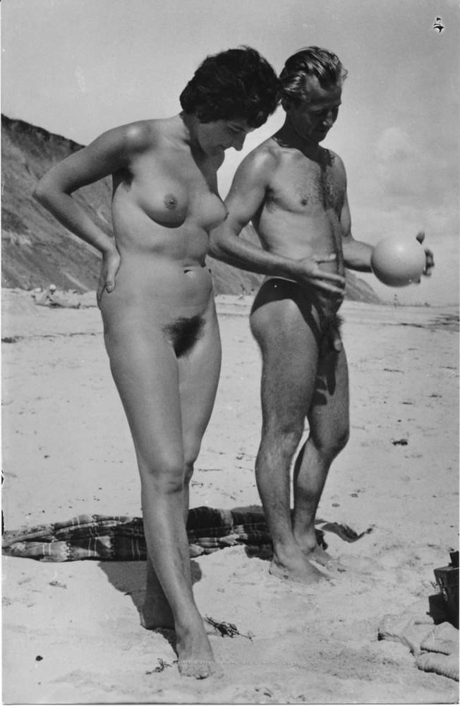 25P Vintage Nudists 31