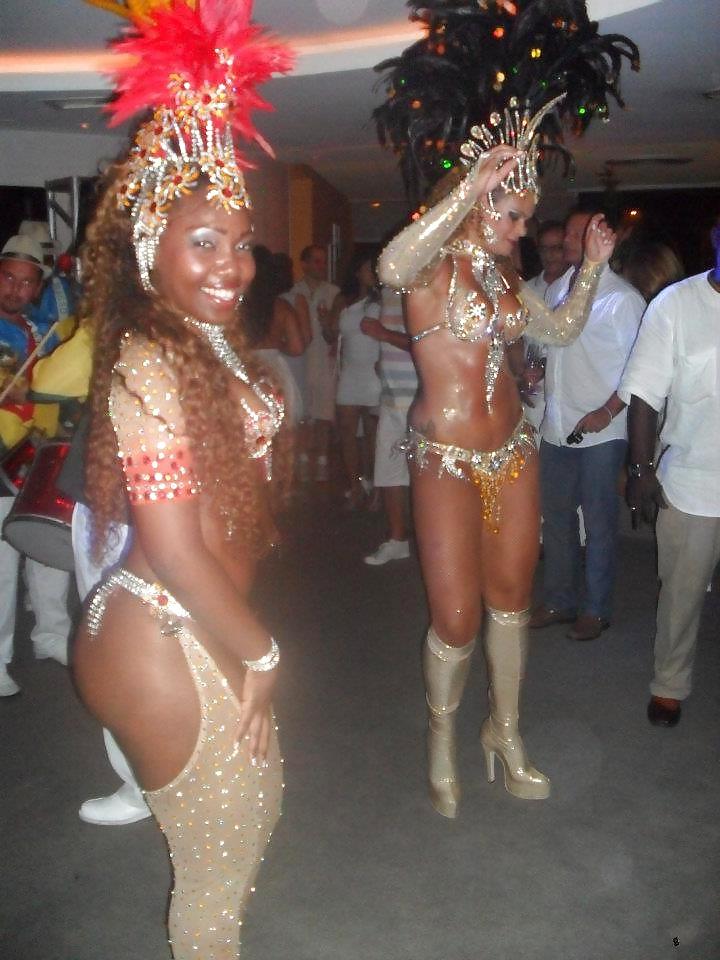 25P Mulatto women of Rio de Janeiro. (Beaches and slums). (02)