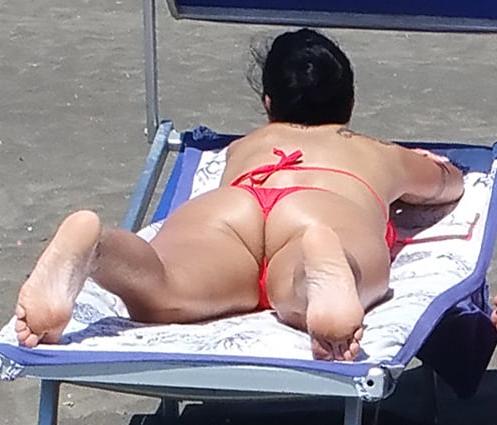 25P Beach voyeur