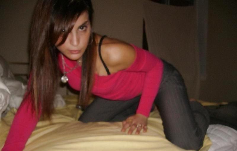 11P Sexy Greek Young Wife Eleanna