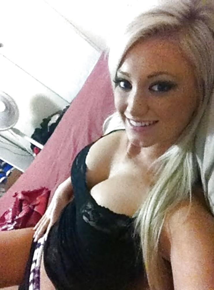 9P My Favorite Hooter's Waitress