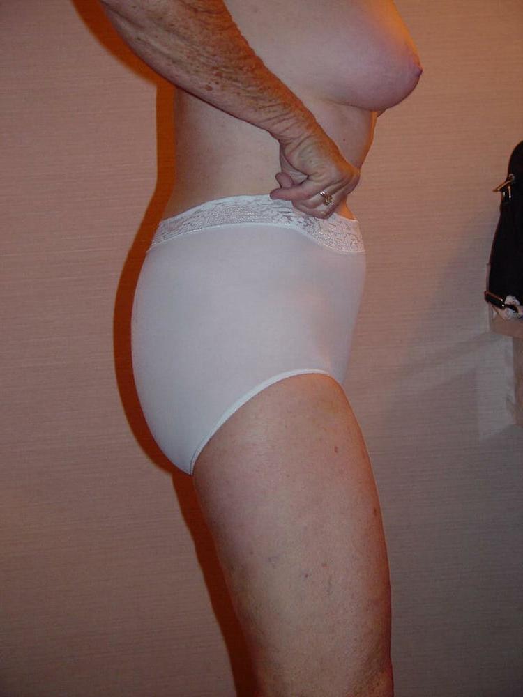 25P 1. UK Granny exposed