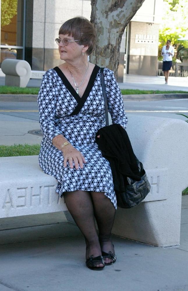 25P 1. UK Granny exposed
