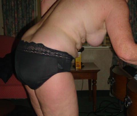25P 1. UK Granny exposed