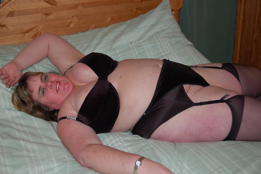 25P Mature BBW In Stockings 67