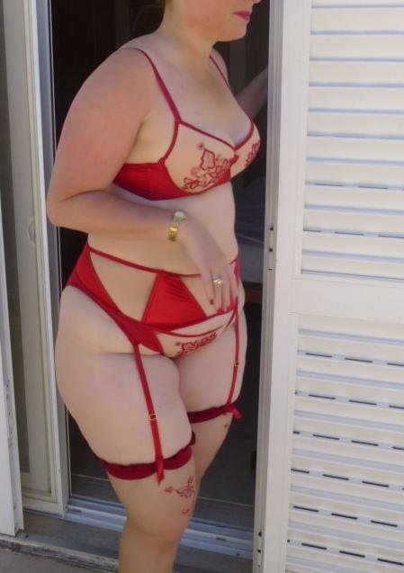 25P mature curvy and bbw in lingerie 2