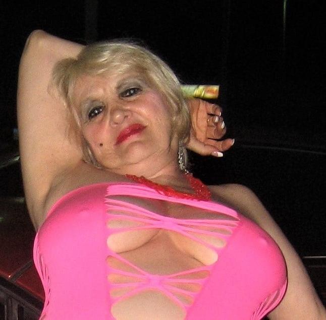 25P BUSTY BLONDE GRANNY