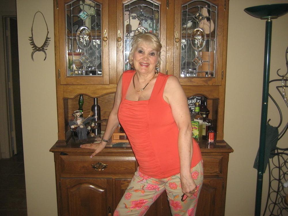 25P BUSTY BLONDE GRANNY