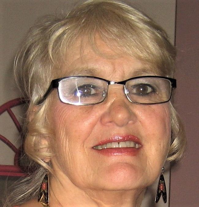 25P BUSTY BLONDE GRANNY