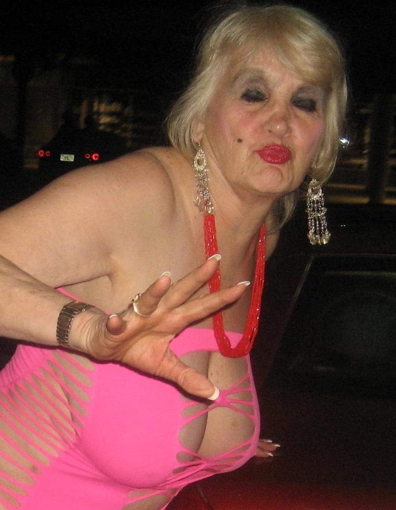 25P BUSTY BLONDE GRANNY