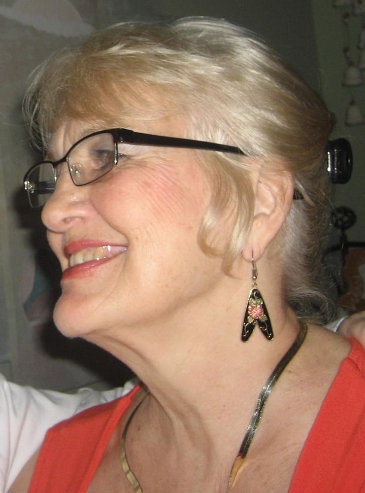 25P BUSTY BLONDE GRANNY