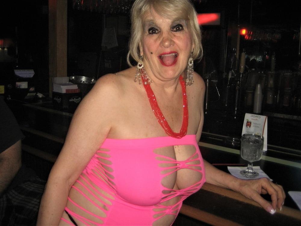 25P BUSTY BLONDE GRANNY