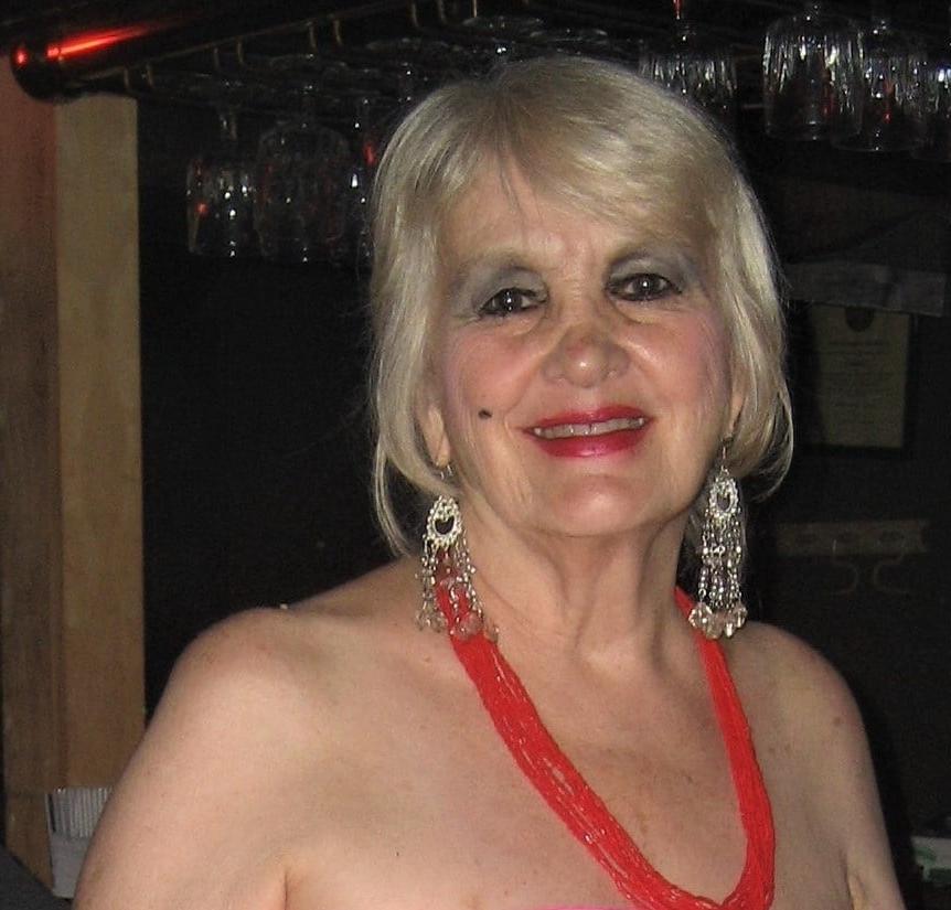 25P BUSTY BLONDE GRANNY