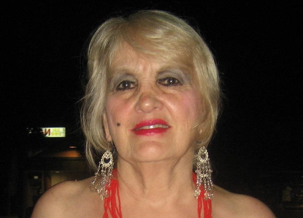 25P BUSTY BLONDE GRANNY