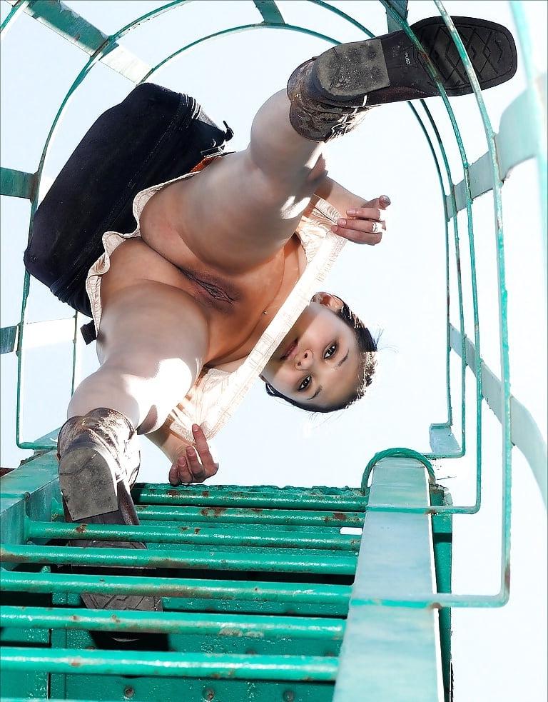 21P upskirt
