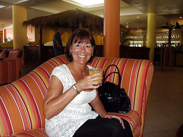 25P Sexy mature ladies 100 (non nude)