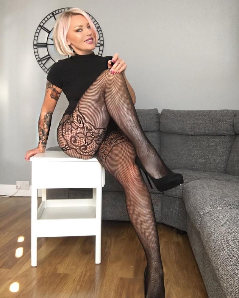 25P MILF missing hardcore ass destroying (upskirt, nylons) 5