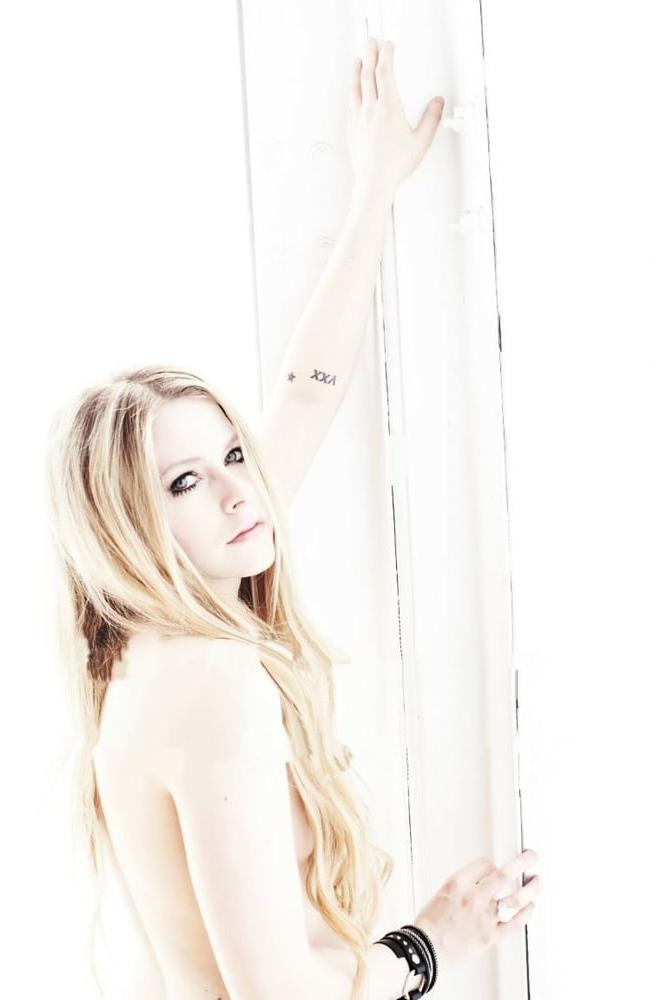 11P Avril Lavigne - Mark Liddell photoshoot 2013 (nipples!)