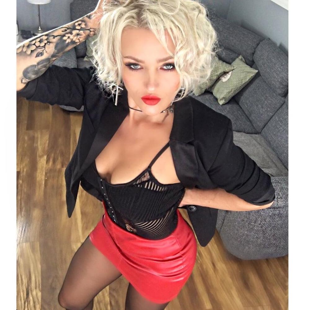 25P MILF missing hardcore ass destroying (upskirt, nylons) 4