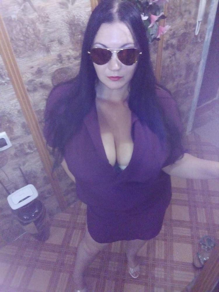 17P Busty Russian Woman 3663
