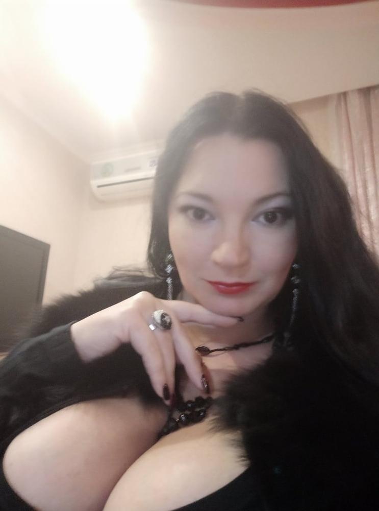 17P Busty Russian Woman 3663