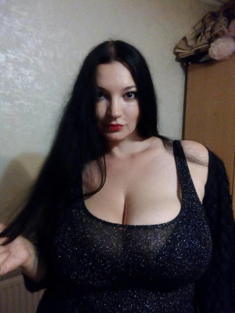 17P Busty Russian Woman 3663