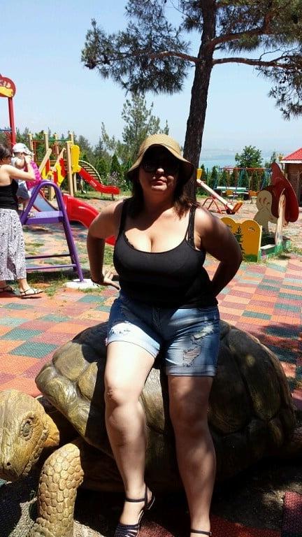 17P Busty Russian Woman 3661
