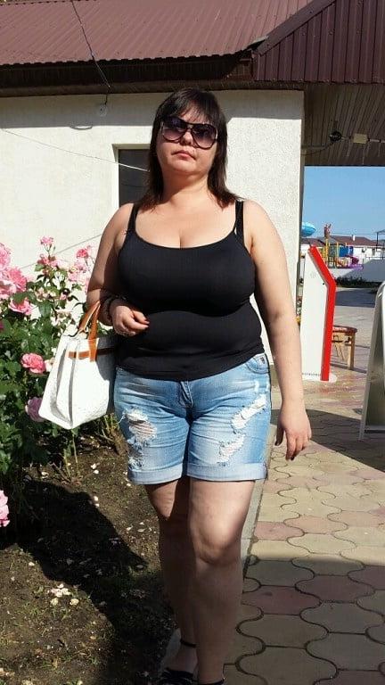 17P Busty Russian Woman 3661