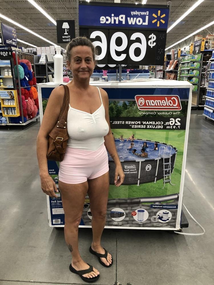 25P Leslie Walmart posing cellulite saggy tits long nipples pt 1