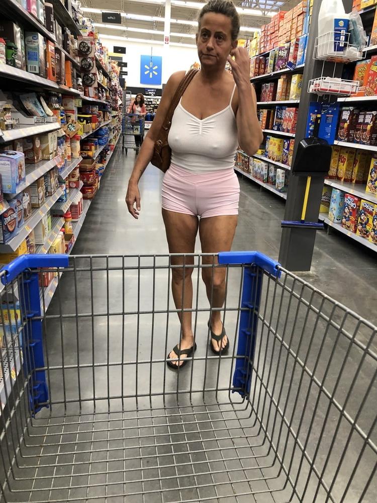 25P Leslie Walmart posing cellulite saggy tits long nipples pt 1