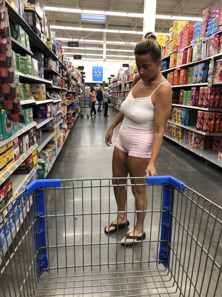 25P Leslie Walmart posing cellulite saggy tits long nipples pt 1