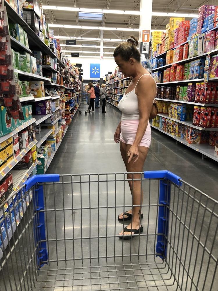 25P Leslie Walmart posing cellulite saggy tits long nipples pt 1