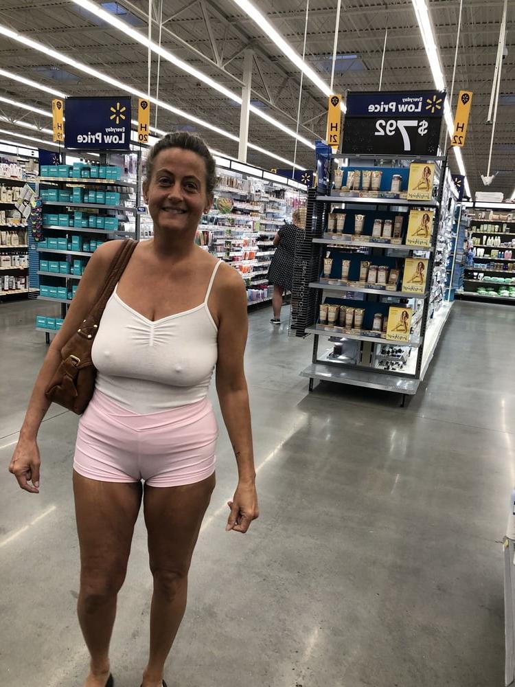 25P Leslie Walmart posing cellulite saggy tits long nipples pt 1