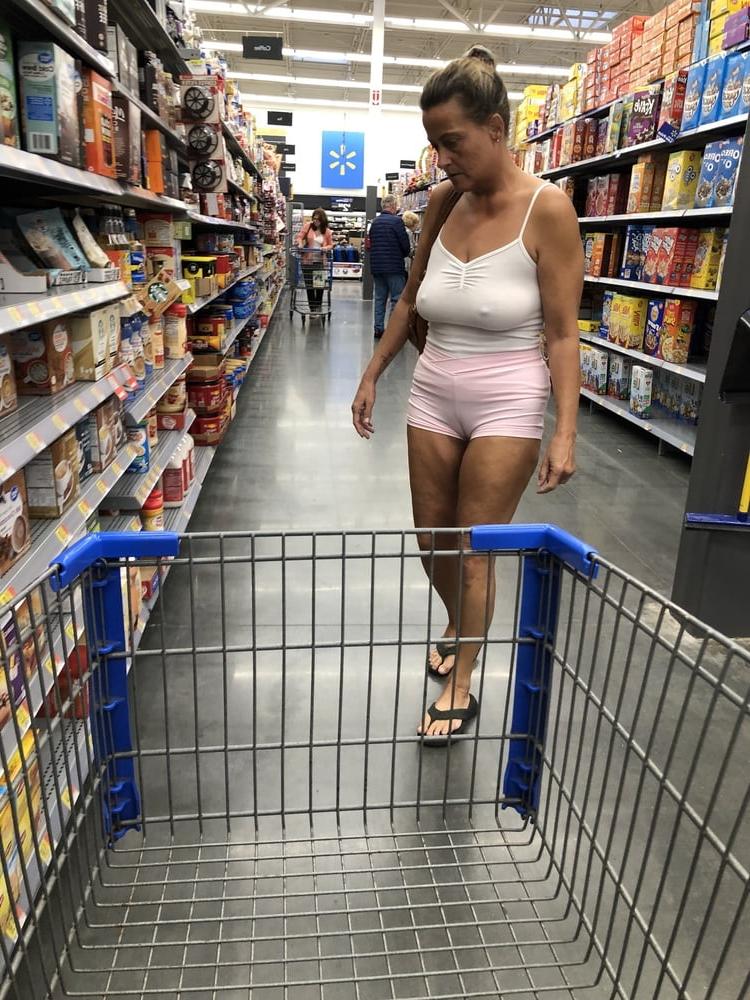 25P Leslie Walmart posing cellulite saggy tits long nipples pt 1