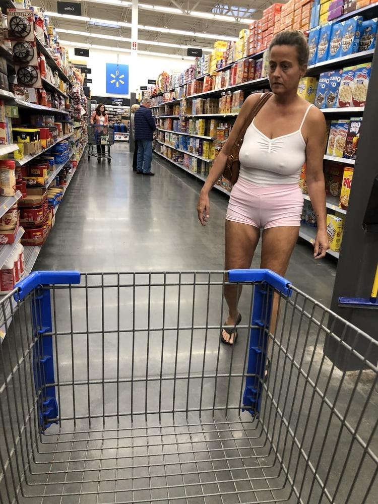 25P Leslie Walmart posing cellulite saggy tits long nipples pt 1