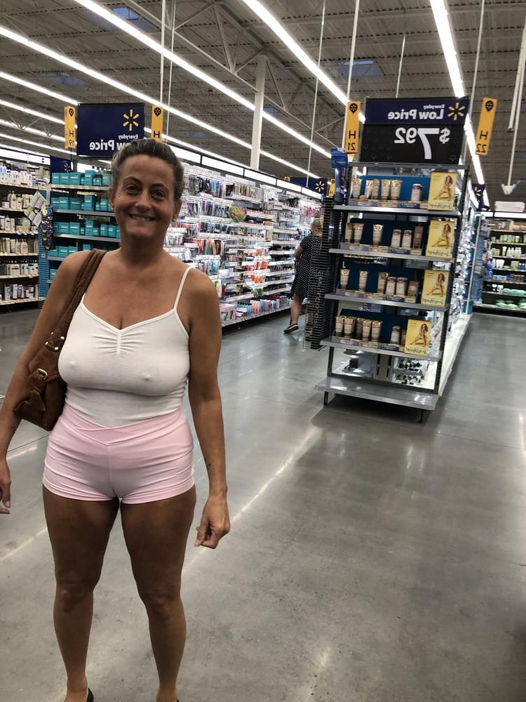 25P Leslie Walmart posing cellulite saggy tits long nipples pt 1