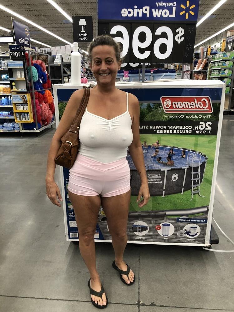 25P Leslie Walmart posing cellulite saggy tits long nipples pt 1