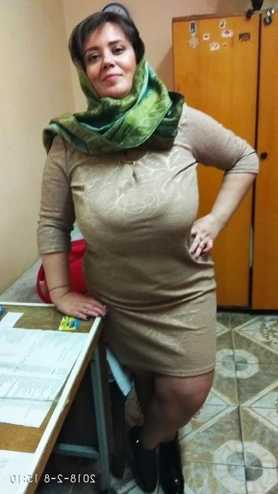 16P Busty Russian Woman 3660