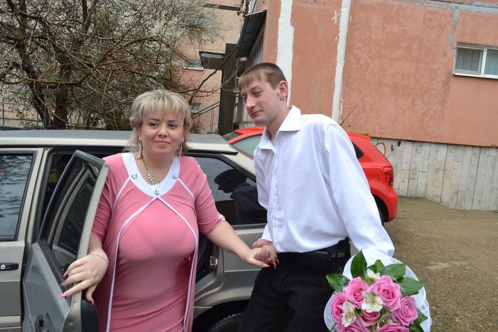 16P Busty Russian Woman 3660