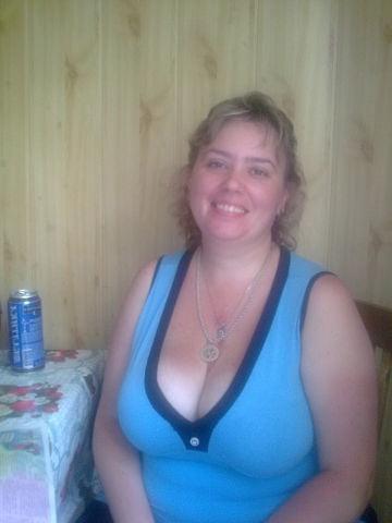 16P Busty Russian Woman 3660