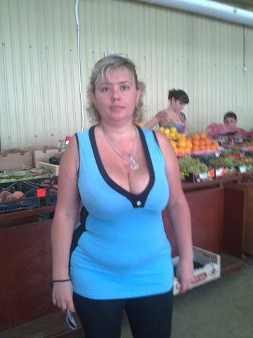 16P Busty Russian Woman 3660