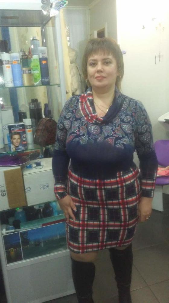 16P Busty Russian Woman 3660