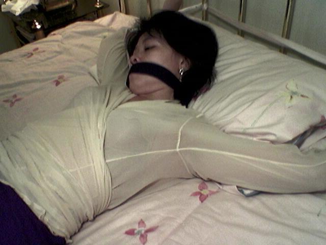 24P Ingga Asian Amateur Bondage 09