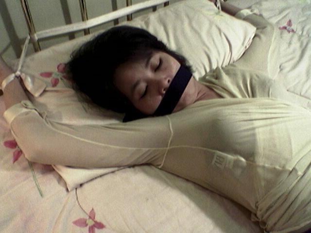 24P Ingga Asian Amateur Bondage 09