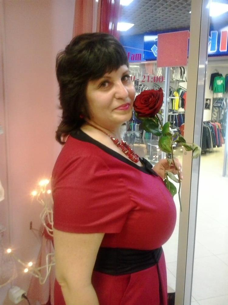 17P Busty Russian Woman 3662